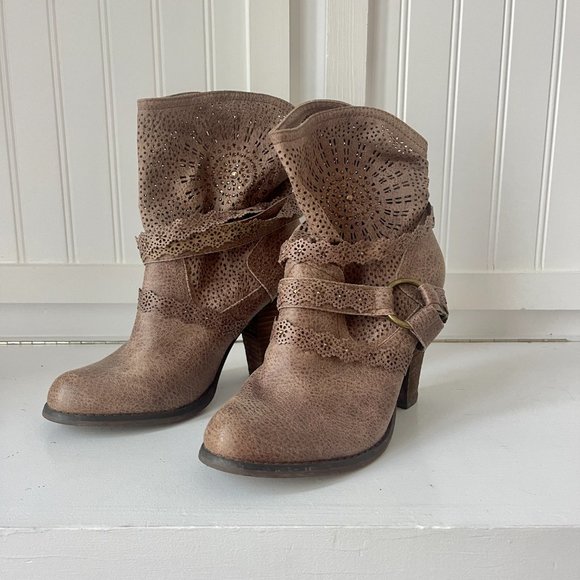 Not Rated Buckle Lace / Sequin Boots - Picture 9 of 10